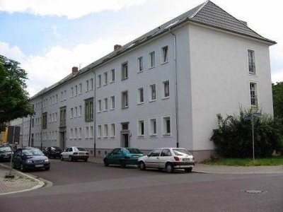 funktional geschnittene 3-Raum-Wohnung mit großem Balkon zum ruhigen Innenhof