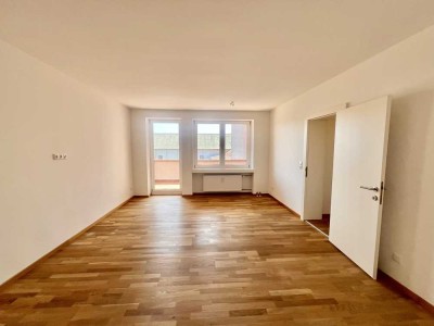 Charmante und helle 2,5-Zimmer-Wohnung mit Einbauküche und Balkon in Neutraubling