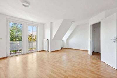 �Traumimmobilien in Weimar: Renovierte Dachgeschosswohnung mit Stellplatz – Sofort verfügbar!