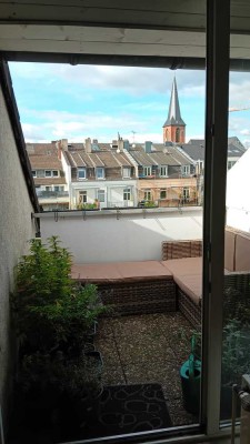 Helle 2-Zimmer Dachgeschosswohnung mit Balkon in Düsseldorf-Eller