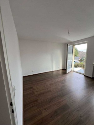 Frisch renovierte 2-Zimmer Wohnung inkl. EBK und Balkon