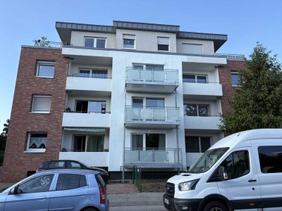Erstbezug nach Renovierung, 3 Zimmer Wohnung mit Loggia