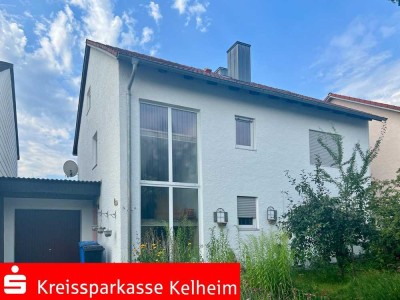 Großzügiges Einfamilienhaus in guter Lage von Abensberg - mit handwerklichem Geschick zum Traumhaus!