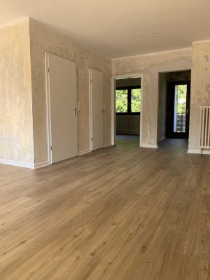Sanierte 2 Zimmerwohnung mit schönem Balkon in Duisburg-Bergheim