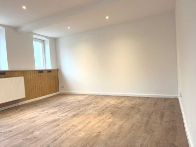 Erstbezug nach Renovierung- 3-ZKB Erdgeschosswohnung in Ellerstadt mit Freisitz