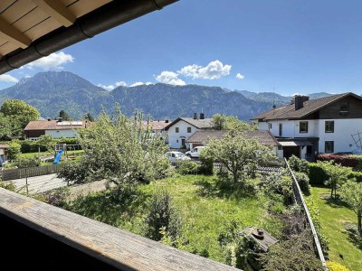Doppelhaushälfte in Siedlungslage – mit Garten, Carport und Bergblick