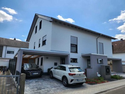 Hochwertige und energieeffiziente DHH mit Südterrasse, Carport und Garten