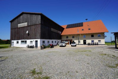 Grandioses Bauernhaus mit  32,7 ha Wiesen und Wald  und 4 Wohnungen mit 405 m ² Wfl.