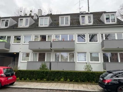 **1 Zimmer DG-Wohnung **komplett saniert **Küche mit neuer EBK **Duschbad **Keller