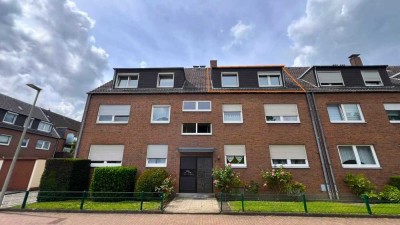 Helle Dachgeschosswohnung in Oberhausen-Buschhausen mit offener Küche, modernem Bad und Garage!