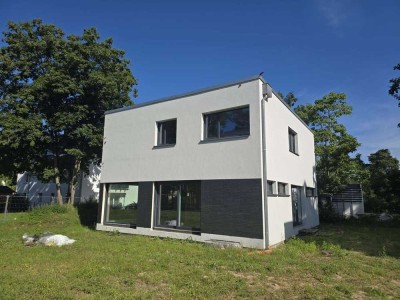 Wunderschöne Bauhaus-Villa mit Vollkeller in Falkensee (Ausbauhaus)