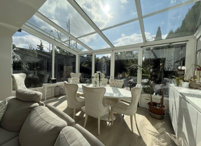 Stilvolles Einfamilienhaus mit traumhaftem Wintergarten