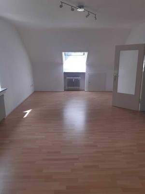 attraktive Dachgeschosswohnung in Gräfrath