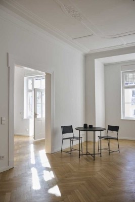 Exklusiver Wohntraum im denkmalgeschützten Altbau: Elegante 6-Zimmer-Wohnung im Herzen Schwabings