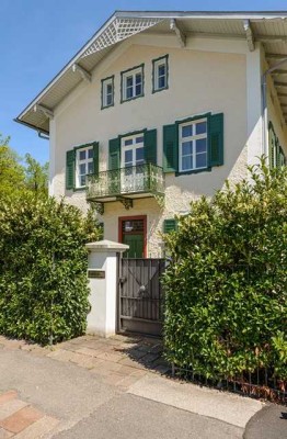 ENERGIEEFFIENZ TRIFFT MODERNE - Leben mit Tradition in klassischer, eleganter Villa