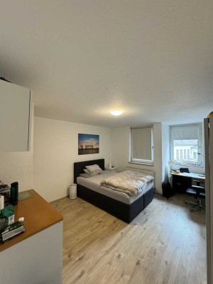 Schöne zentrale Wohnung mit Pantry Küche und Tiefgaragenstellplatz