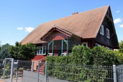 *Charmantes Holzblock-Landhaus im Urlaubsgebiet und nah am Wasser!*