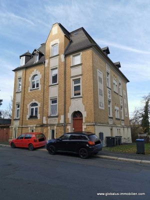 Stilvolle 4-Zimmer-Wohnung mit Loggia, Garten und charmanten Stuckdetails