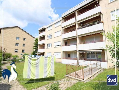 Investieren mit Aussicht - 2,5-Zimmer-Wohnung mit Balkon + EBK + TG-Stellplatz, sofort verfügbar!