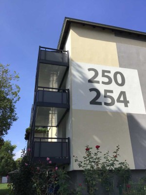 Frisch modernisierte, individuelle 2-Zimmer-Wohnung mit Balkon!