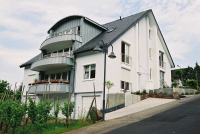 Gepflegte DG-Wohnung mit vier Zimmern sowie  Balkon in Cochem