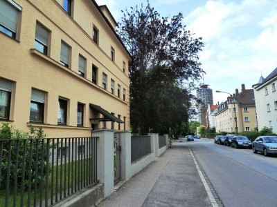 **GÖGGINGEN** Charmante 3 ZKB- Dachgeschosswohnung am Wittelsbacher Park