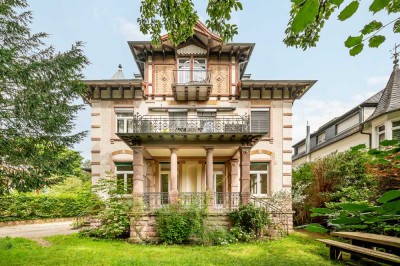 Exklusive 4-Zimmer-Wohnung in denkmalgeschützter Villa