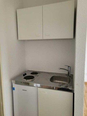 Vollständig renovierte 1-Raum-Wohnung mit Balkon und Einbauküche in Göttingen