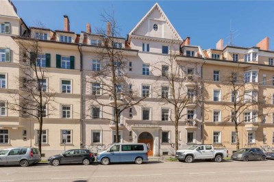 Charmante 2-Zimmer-Wohnung in denkmalgeschütztem Altbau – Im Herzen von München