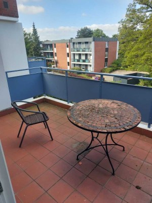 Lichtdurchflutete, exklusive 4-Zimmer-Wohnung mit Balkon und EBK in Schenefeld