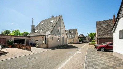 Viel Raum, Charme & Möglichkeiten – DHH mit Pool, möglicher Einliegerwohnung & großer Garage
