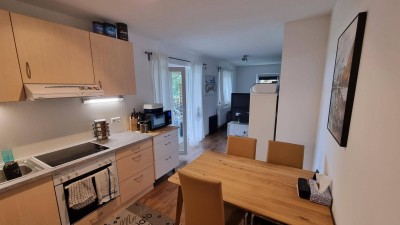 Kleine schöne Wohnung mit Terrasse und einem schönen Ausblick.