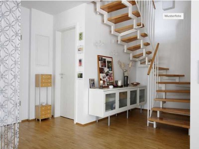 Provisionsfrei Etagenwohnung in 14193 Berlin, Salzbrunner Str.