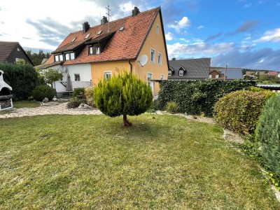 Doppelhaushälfte mit tollem Garten in ruhiger Wohnlage