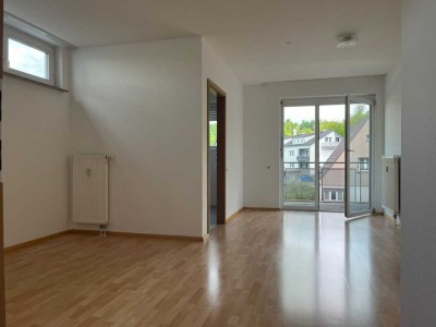 2,5 Zimmer Wohnung mit Balkon, Keller und Stellplatz
