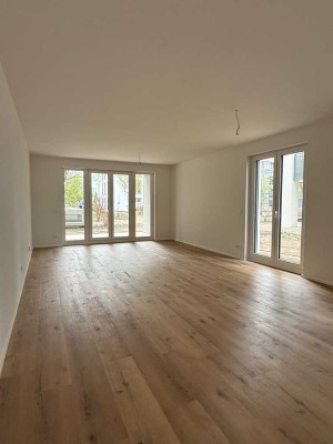 Neubau: 3-Zimmer-Wohnung mit eigenem Garten und Küche