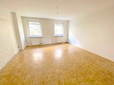 NEUER PREIS! PROVISIONSFREI VOM EIGENTÜMER! UNSANIERTE 3-ZIMMER WOHNUNG BEIM COLOSSEUM21!