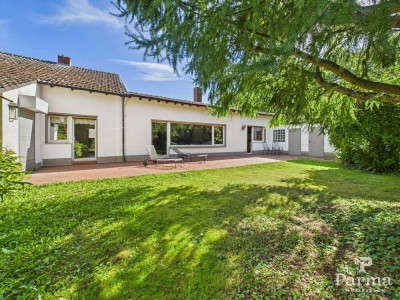 Für Handwerker und/oder Individualisten - Bungalow mit Halle / Garage in stadtnaher Lage von Düren.