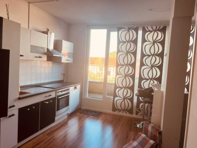 Möblierte 2-Zimmer-DG-Wohnung mit sonnigem, ins Grüne blickendem Balkon in Berlin Oberschöneweide