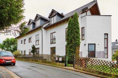 Provisionsfrei & eigener Gartenanteil! Modernisierte & helle 2 Zimmer Wohnung mit Terrasse & Balkon