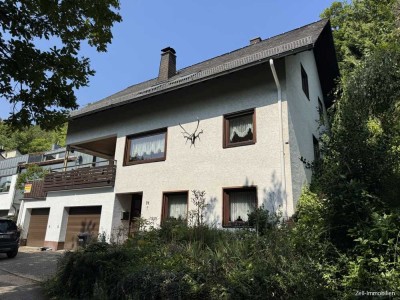 Gepflegtes Einfamilienhaus mit zwei Garagen in ruhiger Anliegerstraße