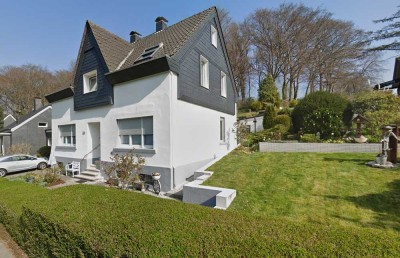Charmantes Zweifamilienhaus mit großem Garten – Perfekt für Eigennutzer