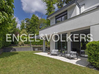 Traumhaftes Familiendomizil mit wunderschönem Garten in Toplage