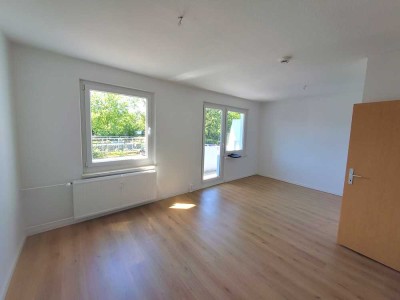 Schöne-Renovierte 2-Zimmer-Wohnung mit Balkon.Besichtigung ist am 14.1 um 15.00 Uhr