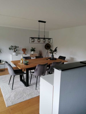 2090; Eigentumswohnung im 1. Obergeschoss mit Balkon, Garage, Keller und Gartenmitbenutzung