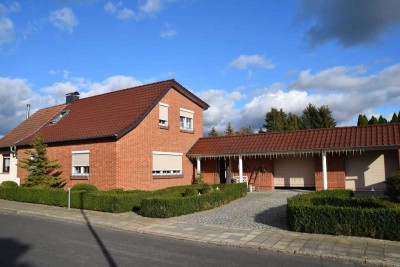 Mietkauf möglich --&gt; Generationswohnen auf großem Grundstück mit freistehendem Holzhaus