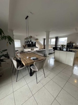 ***Sonnenverwöhnte 2,5 Zimmer Wohnung mit Balkon/Loggia - teilmöbliert***