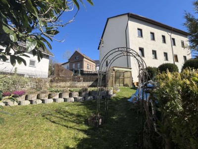 Gepflegte Doppelhaushälfte mit zwei Wohnungen und schönem Gartengrundstück in Weilburg - Ahausen