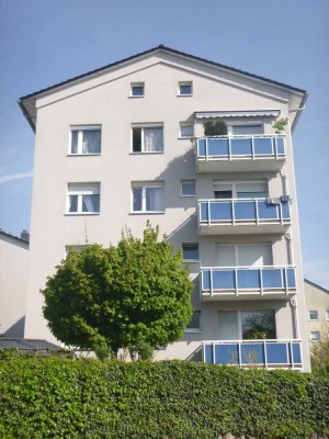 gemütliche 4-Zimmer-Eigentumswohnung sonnigem Balkon und Pkw-Stellplatz!