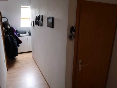 Schöne 2 1/2 Zimmer Wohnung im DG zu vermieten.